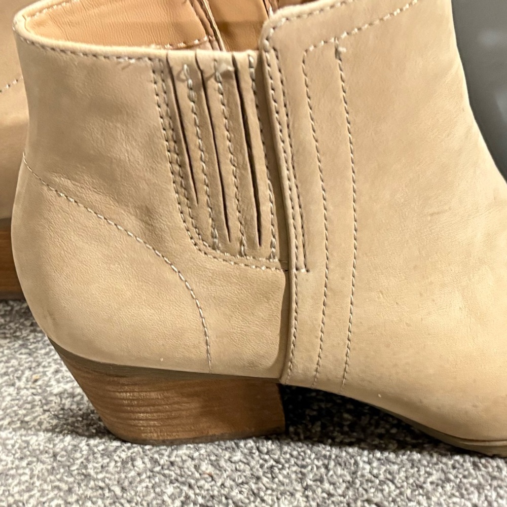 Blonde Chunky Ankle Boots. Waterproof. Sand color 2024. Great condition. 7 - Picture 5 of 12